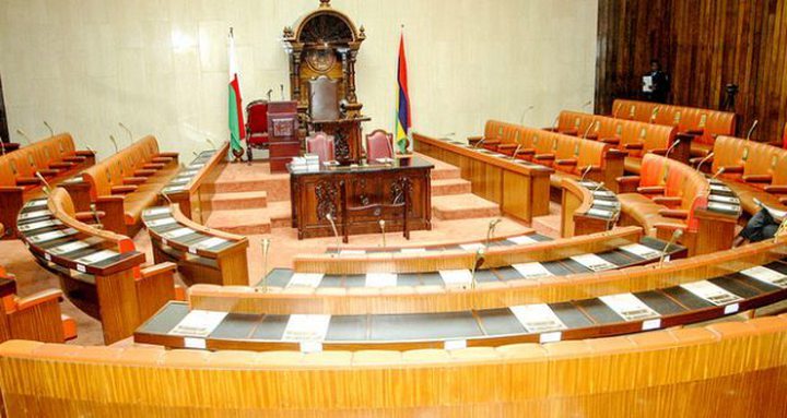 Parlement: le SME Bill voté, les députés divisés