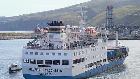 Rodrigues: Le Mauritus Trochetia Bloqué en Tête de Rade