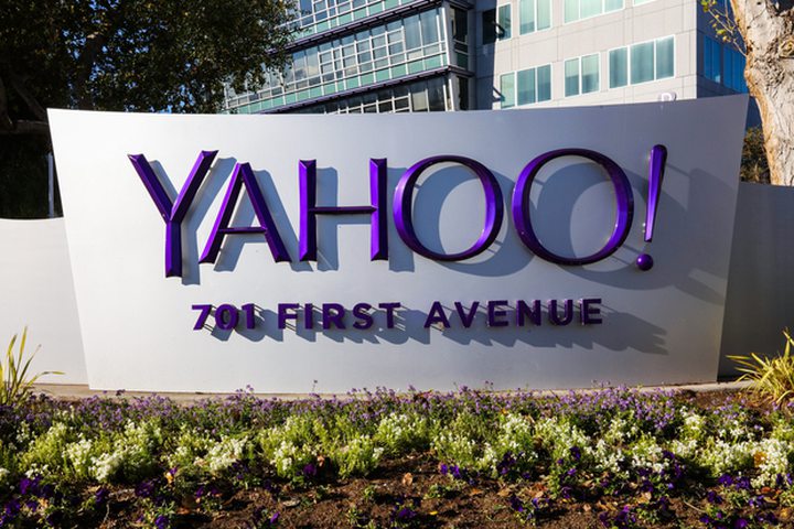 Yahoo’s Top Lawyer Resigns and Marissa Mayer Loses