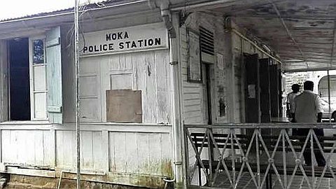 Des policiers critiquent l’état lamentable du poste de Moka