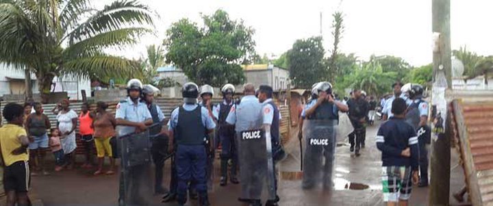 Violences à Bois-Marchand: Huit Policiers Blessés