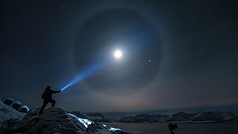 Picture of the Day: Moon Beam