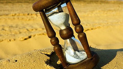 3 Ways to Survive in the Hourglass Economy