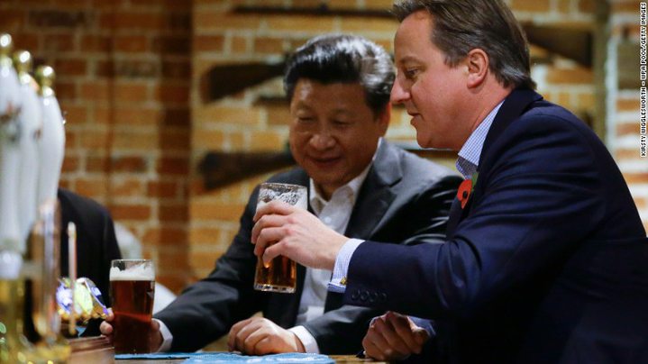 Cameron drinks a pint of beer with Xi at a pub in Princes Risborough, England, on Thursday, October 