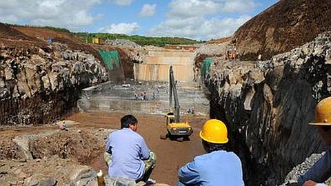 Appel d’offres: le ministère de l’Énergie va vendre les roches du réservoir de Bagatelle