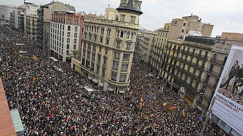 Metro, roads disrupted in Catalonia pro-independence protest