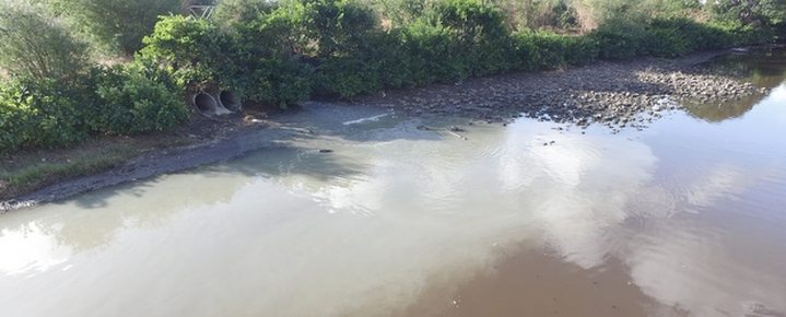 Depuis mercredi, 10 m3 d’eaux usées se déversent chaque jour dans la rivière Lataniers. 