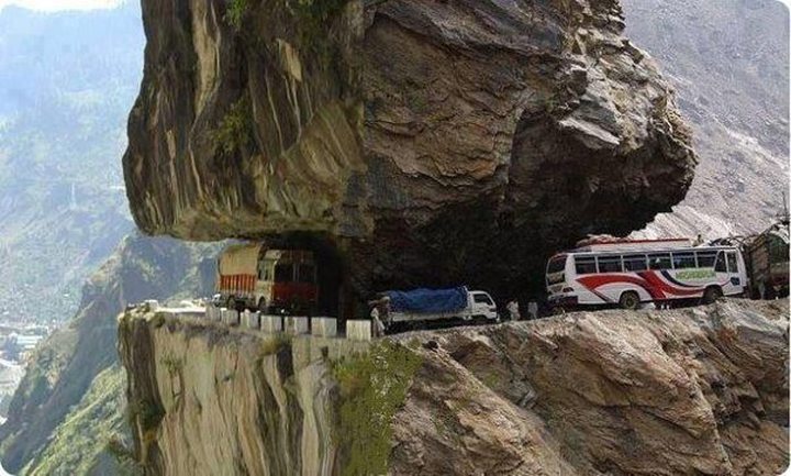 Picture of the Day: Pakistan Road