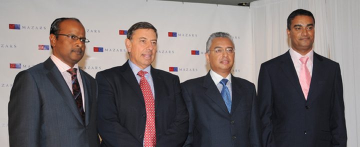 Sudhir Sesungkur, Hilton Saven, CEO de Mazars, Pravind Jugnauth et Kriti Taukoordass, en 2010