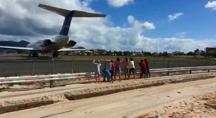 Video of the Day: People on The Beach vs Plane