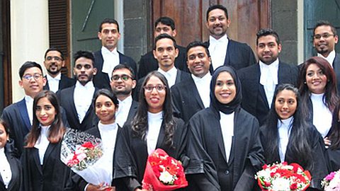 Prestation de serment: vingt-sept nouvelles robes noires au barreau