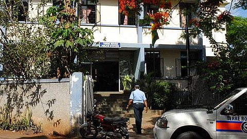 Riche-Terre: Deux Escrocs se Faisaient Passer Pour des Policiers