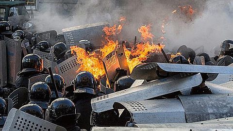 Ukraine: Protesters Clash with Police Near Parliament, At Least 3 Protesters Dead 