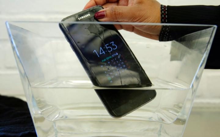 Samsung Galaxy S7 Edge mobile phone is submersed in water 