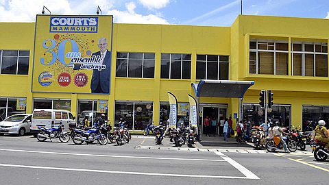 Courts Mammouth Face aux Dettes de l’Ancienne Direction