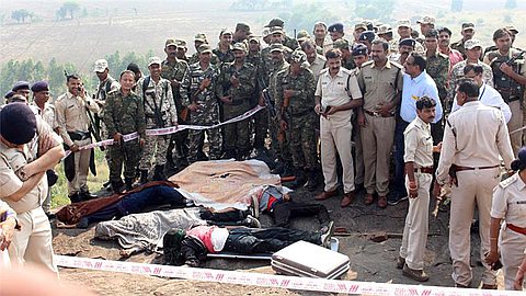 Bhopal: Indian police kill 'unarmed' escaped prisoners