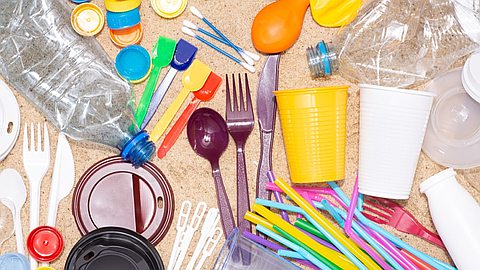 Plastique à usage unique : 2 semaines après toujours la confusion !