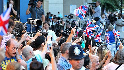 Royal baby: Thousands celebrate at Buckingham Palace