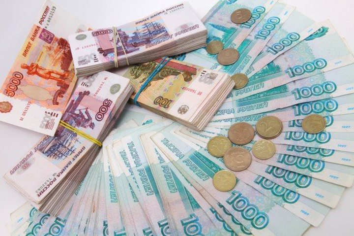 Russian Ruble Suffers Steepest Drop in 16 Years