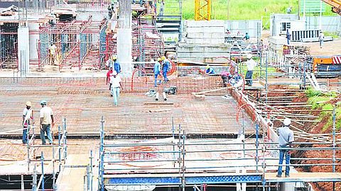 Sombre Perspective Pour La Construction