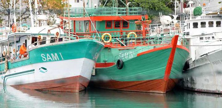 Fishermen Fight Against Artisanal Fishing Boats...