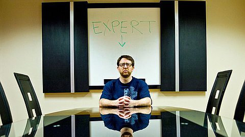 How to Pitch Yourself as an Expert to the Media