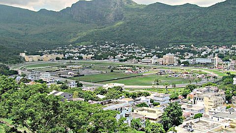 La police suit des pistes au Champ-de-Mars