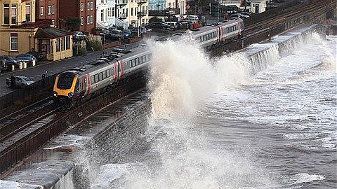 Storm Batters Southern Britain, Hitting Flights, Trains and Power