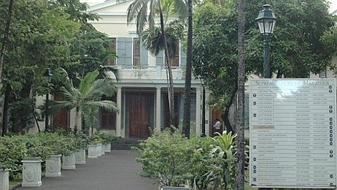 Hôtel à St-Félix: des Proches du Pouvoir Démarrent Leur Projet