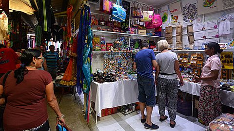 Flacq: De Nouveaux Etals Pour Soulager Les Marchands