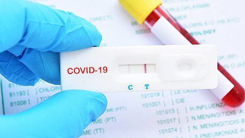 En cas de contact avec un patient positif : Un protocole spécial pour les membres du personnel soignant qui ont déjà reçu la première dose du vaccin