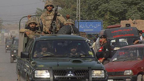 Taliban Attack on Pakistan Base Kills 20; 16 Die in Mosque