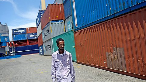 Ebola Help for Sierra Leone Is Nearby, but Delayed on the Docks