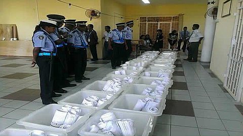 Dépouillement: les Premières Urnes Ouvertes