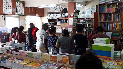 Manuels gratuits: une alternative trouvée prochainement pour les librairies