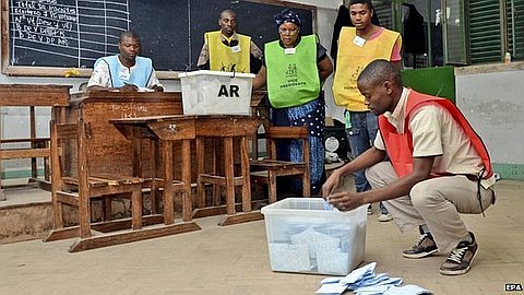 Mozambique Polls Close in Battle Between Frelimo and Renamo