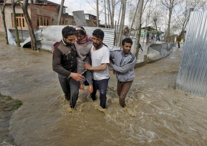 Heavy Rains Trigger Flood Fears in Kashmir