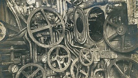 Picture of the Day: Vintage Submarine Control Room from 1918
