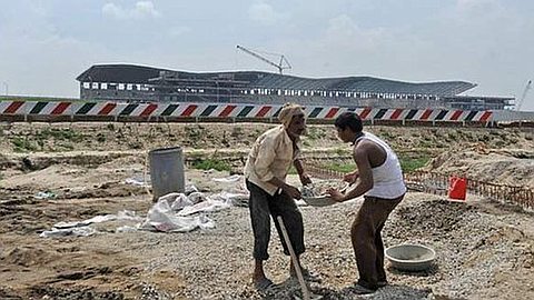 Formula One and the village, two faces of India