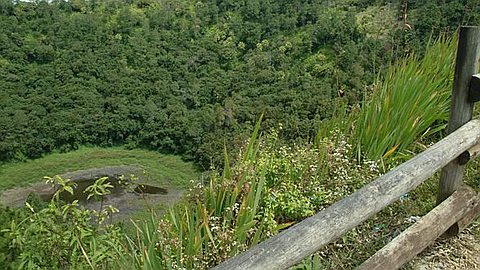 Trou-aux-Cerfs: Access to the Crater 