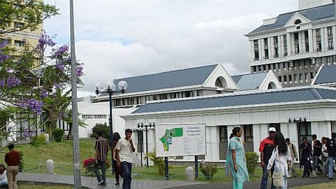 École Louis Pasteur : Les Etudiants Refusent de Faire Une Année d’Etude de Plus