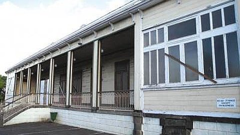 Rénovation Du Plaza—Contrat Alloué En 2004: La Municipalité De BB/RH Contrainte De Mettre Les Travaux En Veilleuse