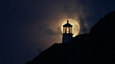 Picture of the Day: Makapuu Moon