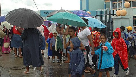 Floods: The Department Recommends Parents Do Not Send Children to School