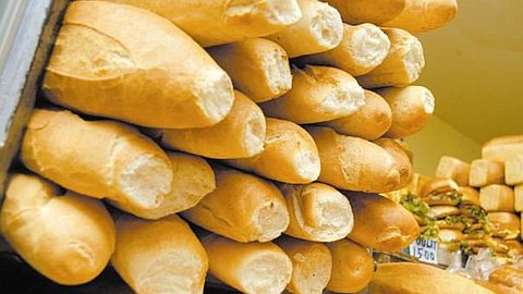 Le Pain Maison Passe à Rs 2,70 et la Baguette (440g) à Rs 11,20