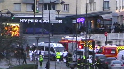 Charlie Hebdo : Al-Qaïda Menace la France de Nouvelles Attaques