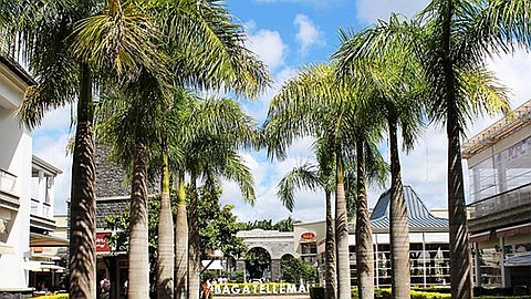 Shopping Malls - Ambiance morose : Les volets restent clos en l’absence de WAP