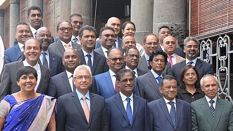 Les membres du nouveau gouvernement ont prêté serment hier mardi, les PPS aussi nommés