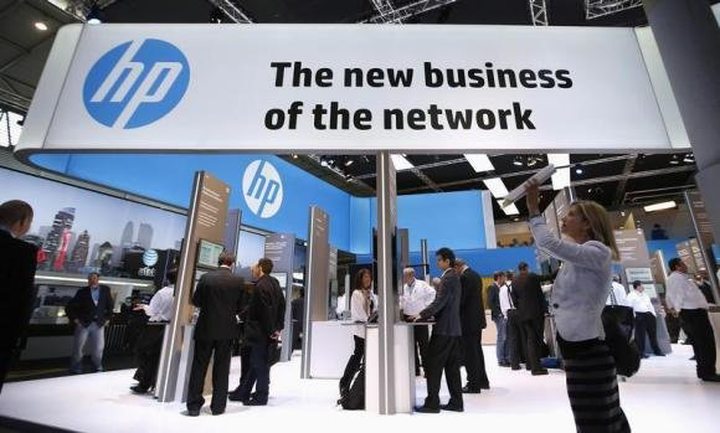 Hewlett-Packard to Split Into Two Public Companies